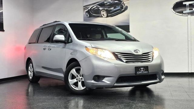 2016 Toyota Sienna XLE 7-Passenger Auto Access Seat